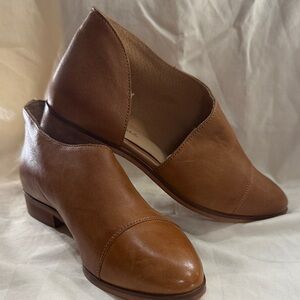 Women's Tan Leather Cutout Slip-On Loafer — Versatile Everyday Flat